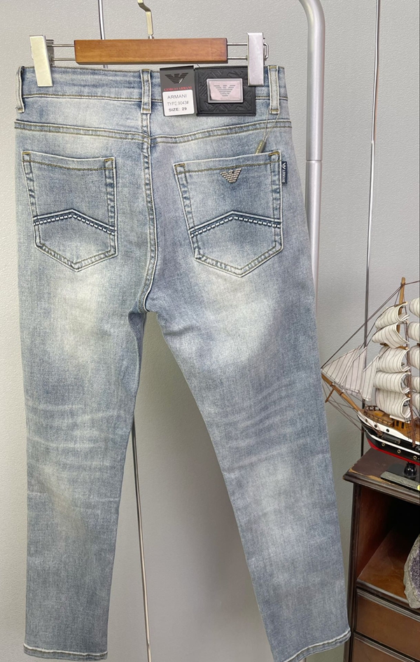 ブランドジーンズ側面デザイン